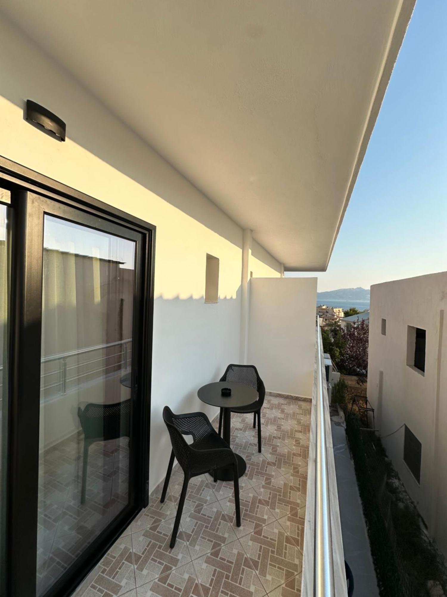 Io'S Apartments Sarandë エクステリア 写真