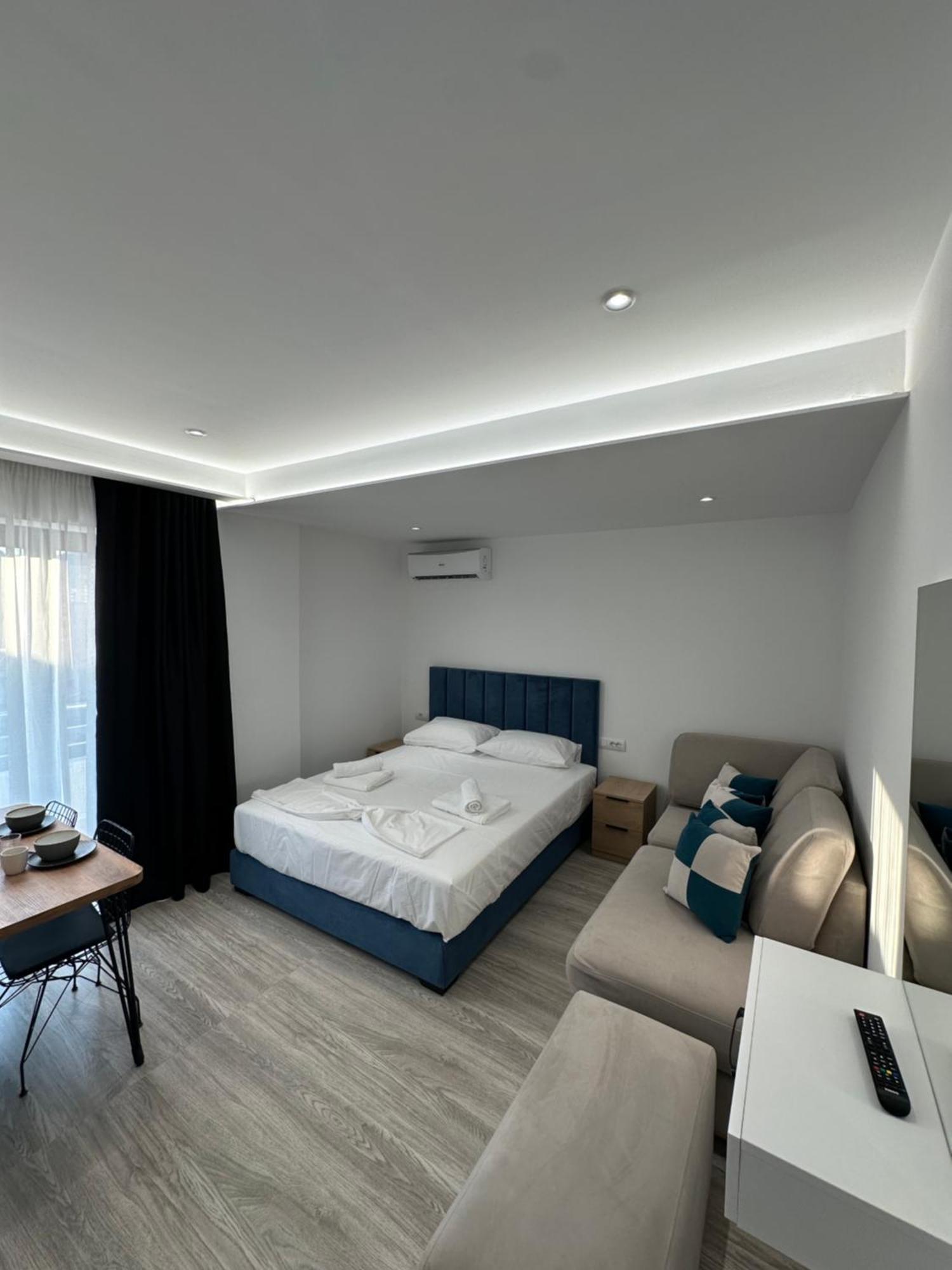 Io'S Apartments Sarandë エクステリア 写真