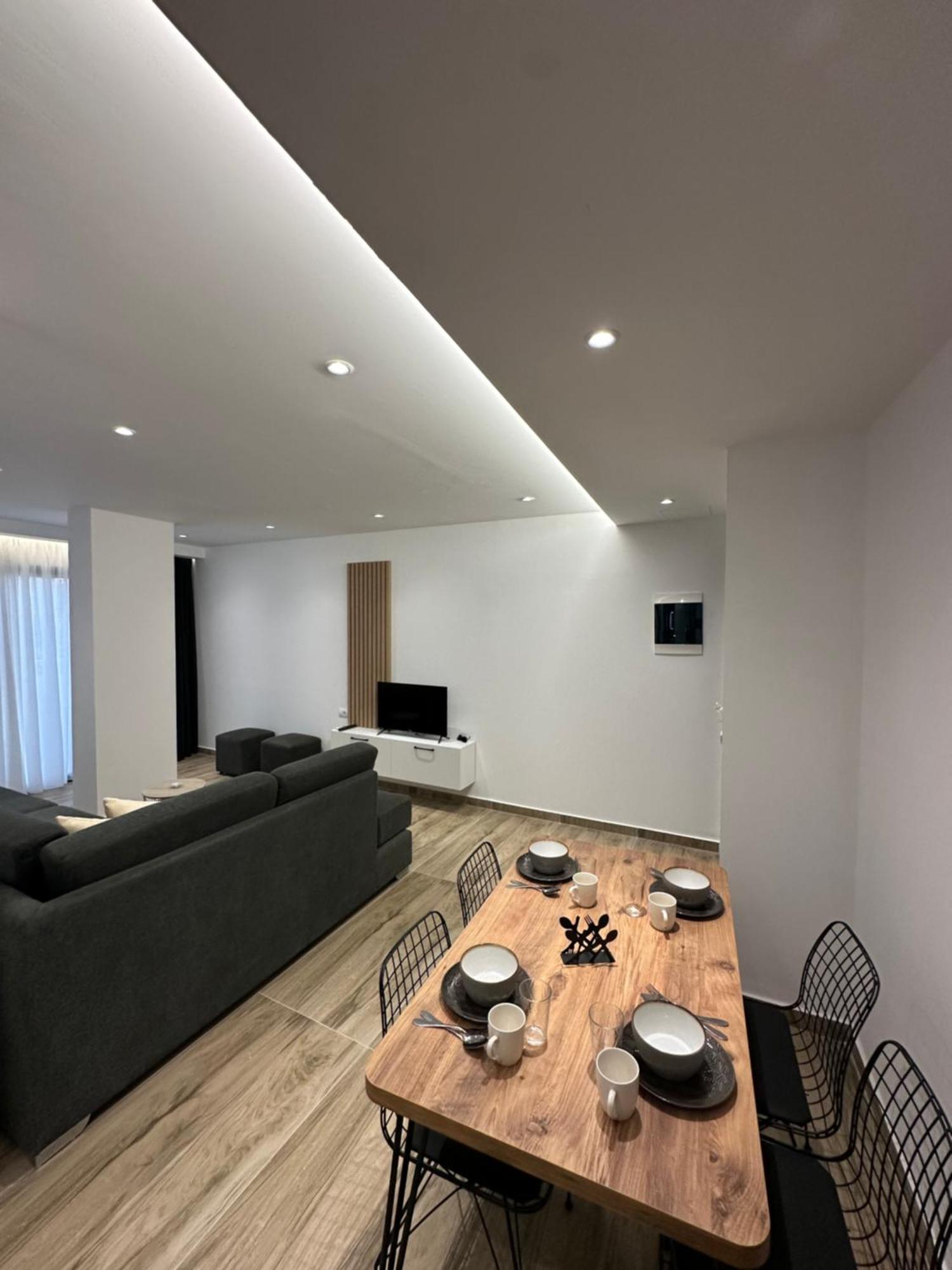Io'S Apartments Sarandë エクステリア 写真