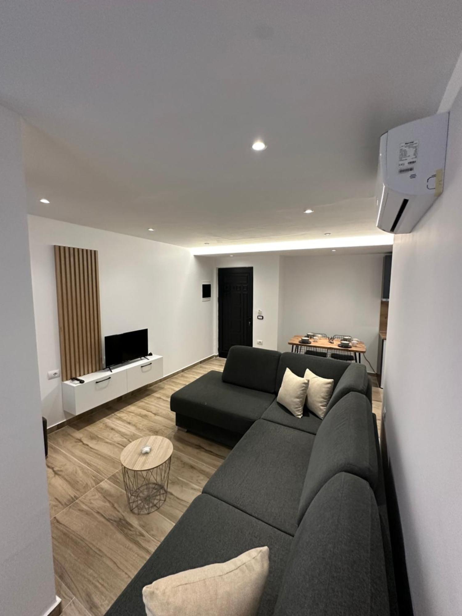 Io'S Apartments Sarandë エクステリア 写真