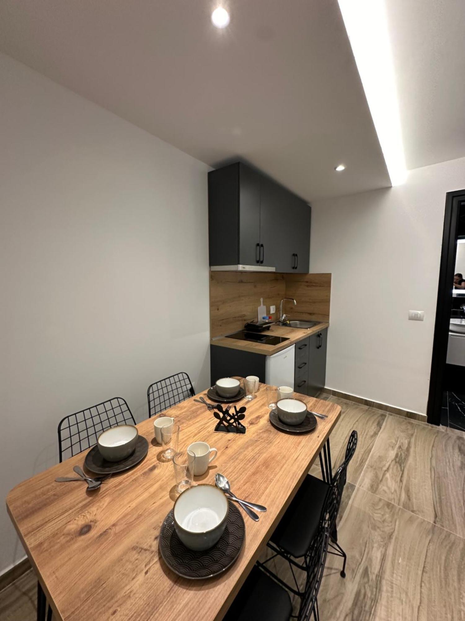 Io'S Apartments Sarandë エクステリア 写真