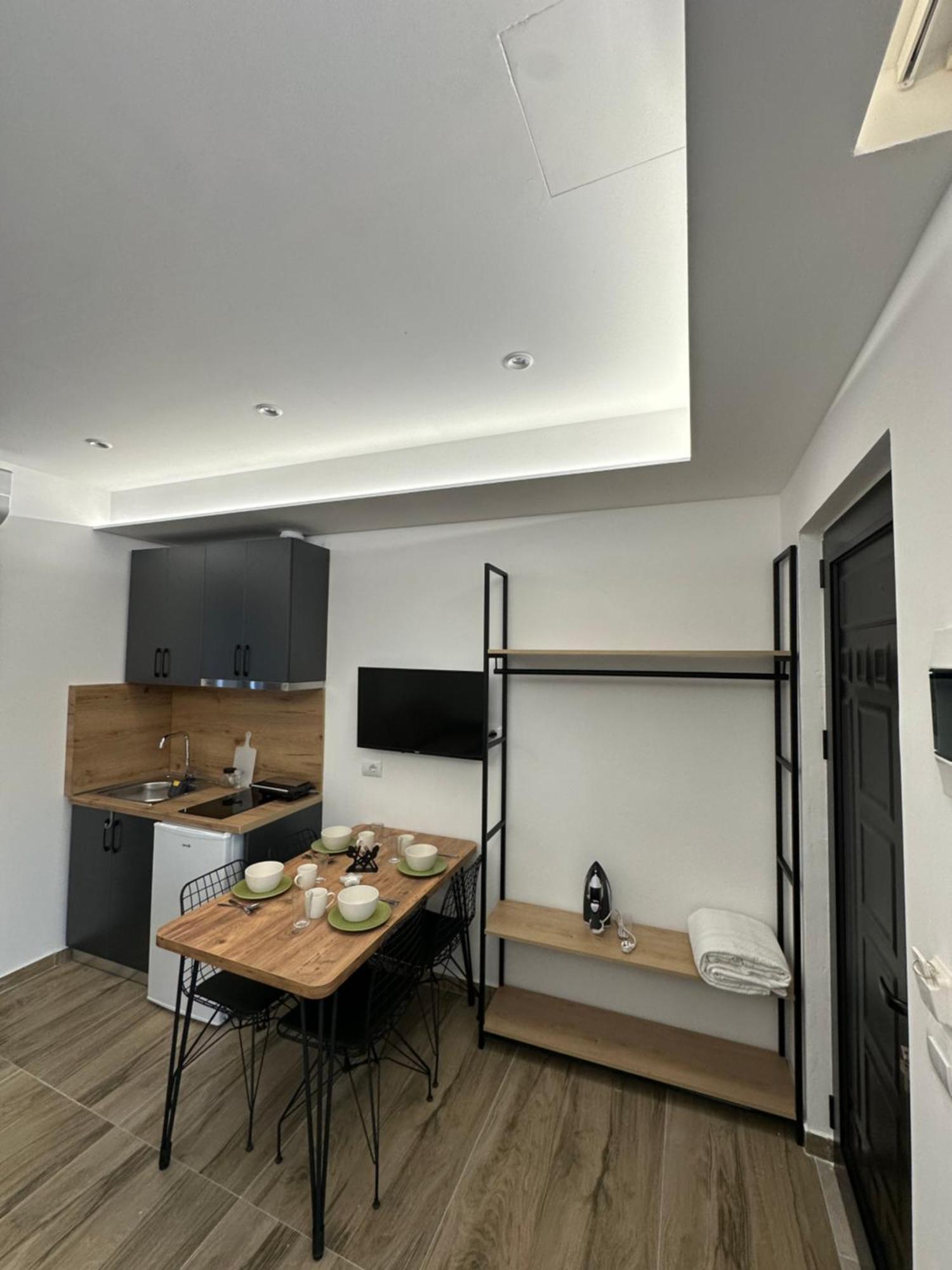 Io'S Apartments Sarandë エクステリア 写真
