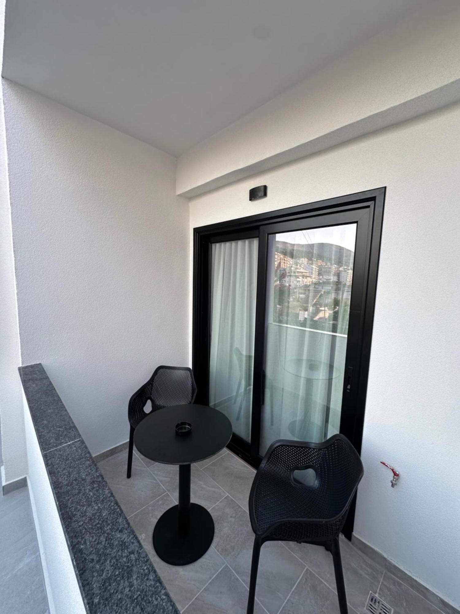 Io'S Apartments Sarandë エクステリア 写真