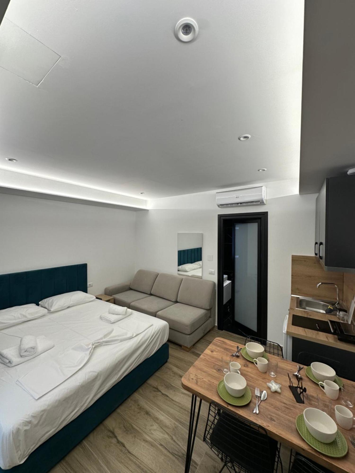 Io'S Apartments Sarandë エクステリア 写真