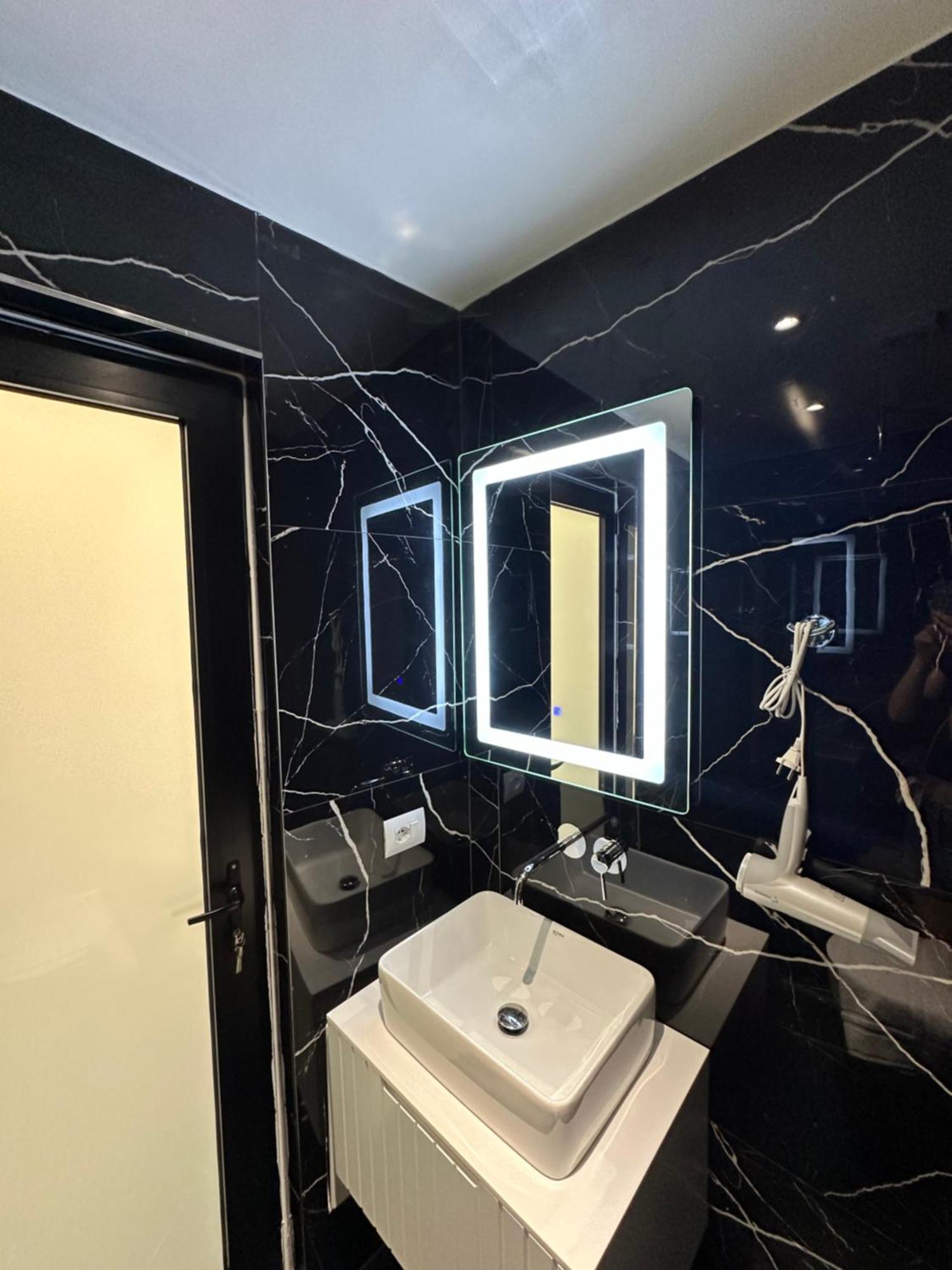 Io'S Apartments Sarandë エクステリア 写真