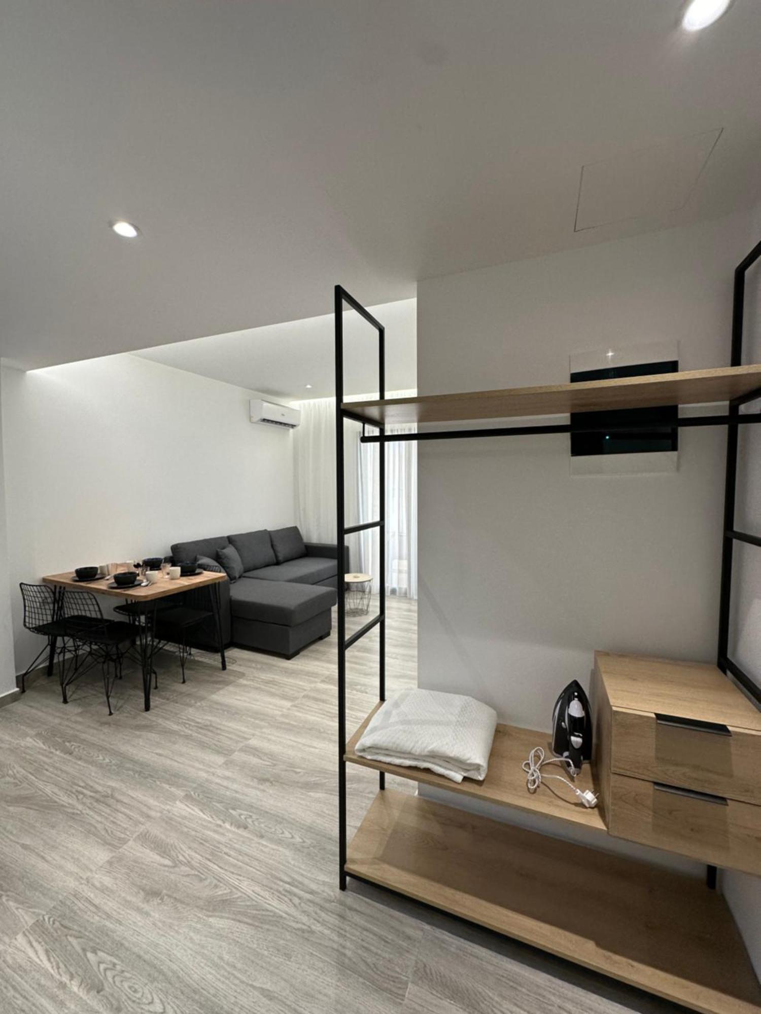 Io'S Apartments Sarandë エクステリア 写真