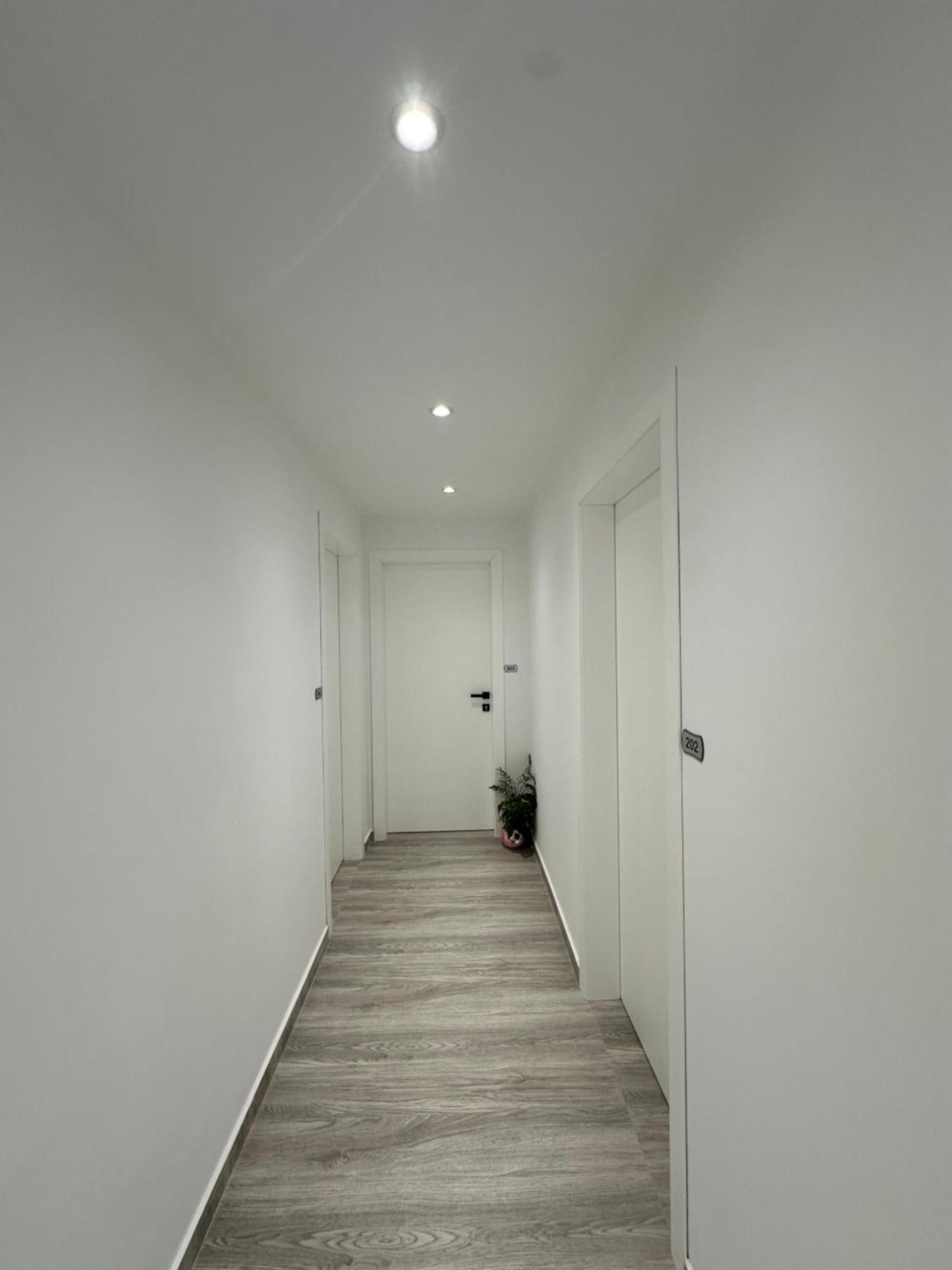 Io'S Apartments Sarandë エクステリア 写真