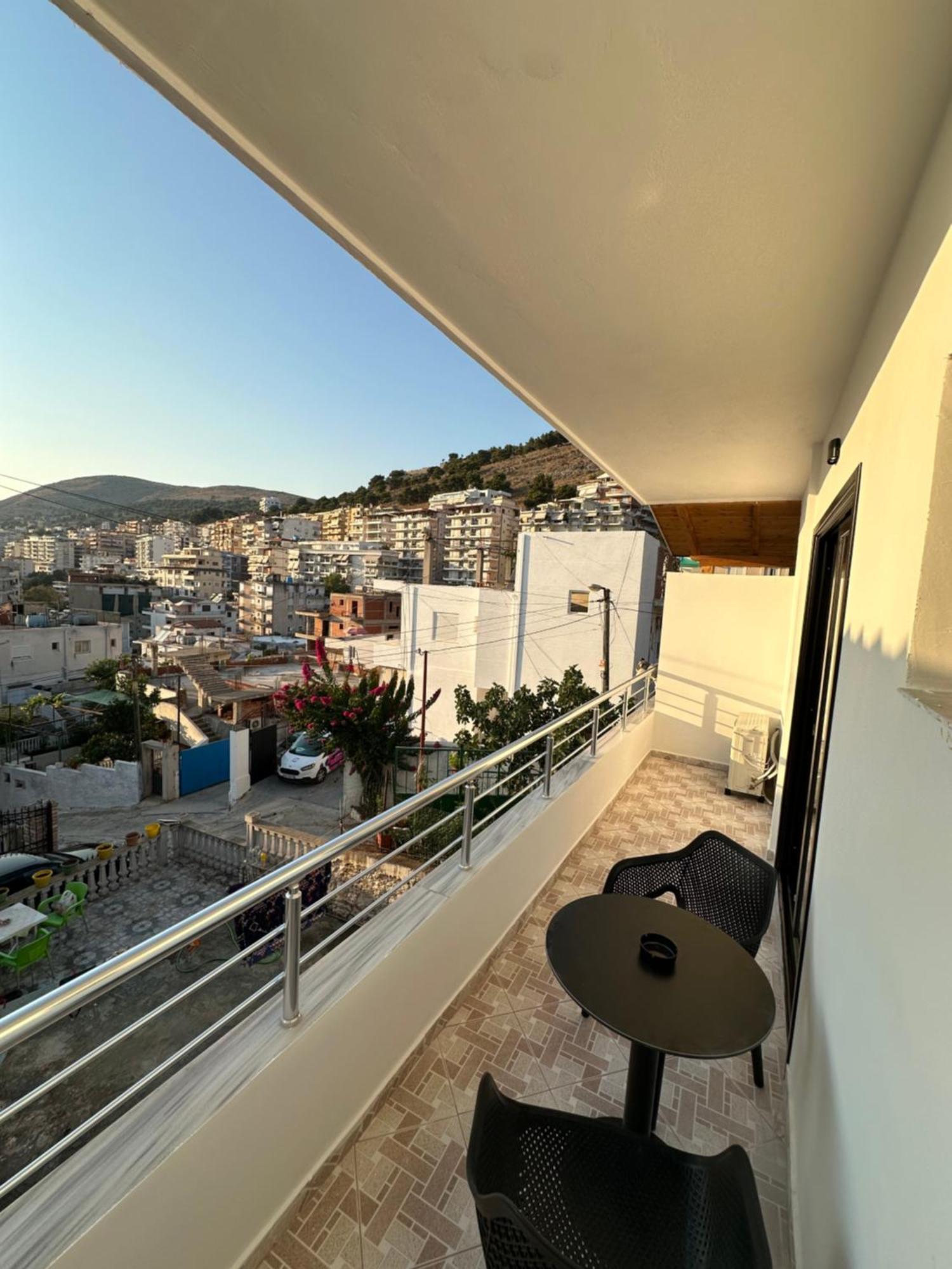 Io'S Apartments Sarandë エクステリア 写真